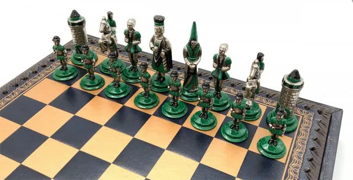 Jeu d'Échecs Camelot - Échiquier en similicuir avec rangement & Pièces en métal