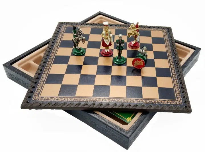 Jeu d'Échecs Camelot - Échiquier en similicuir avec rangement & Pièces en métal