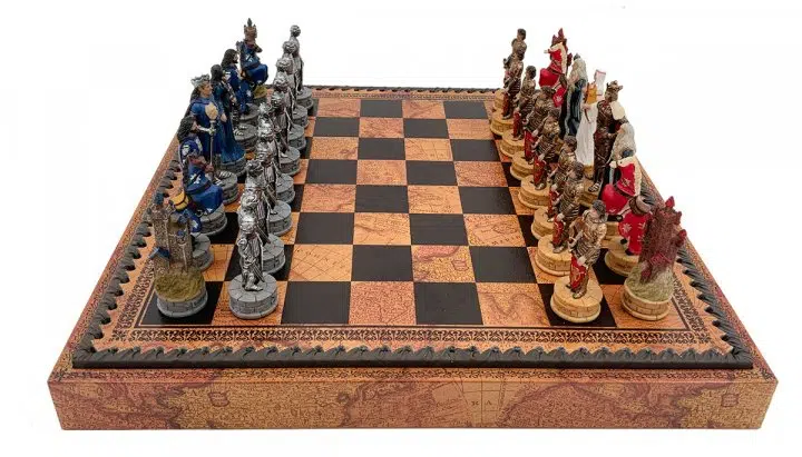 Jeu d'Échecs Roi Arthur - Échiquier - Backgammon et Jeu de dames en similicuir avec rangement & Pièces en résine