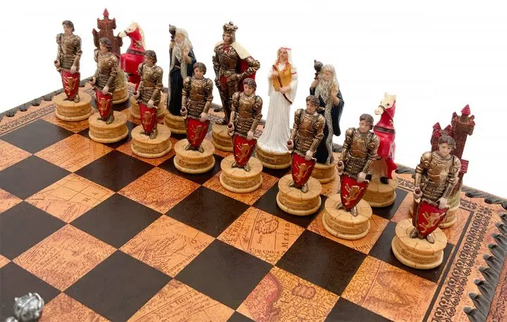 Jeu d'Échecs Roi Arthur - Échiquier - Backgammon et Jeu de dames en similicuir avec rangement & Pièces en résine
