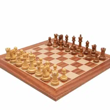 Set di Scacchi Intagliato in Legno di Acacia con Scacchiera in Legno di Mogano