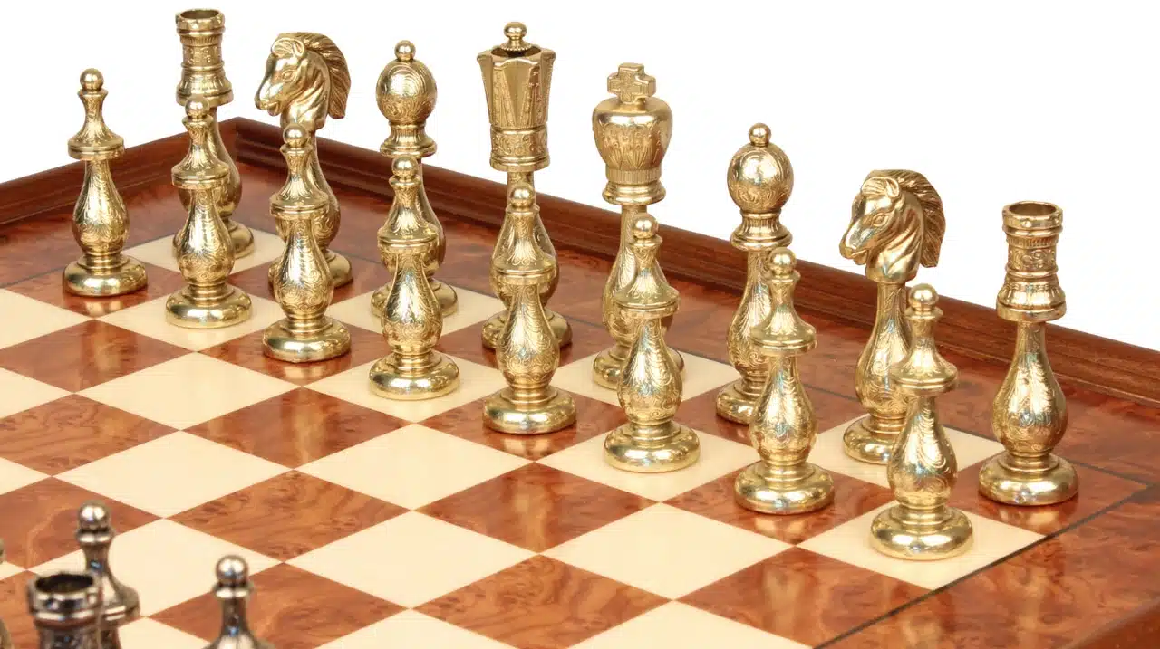 Jeu d'Échecs Arabesque - Échiquier en bois de Bruyère et Bois d'Orme avec tiroir & Pièces en métal