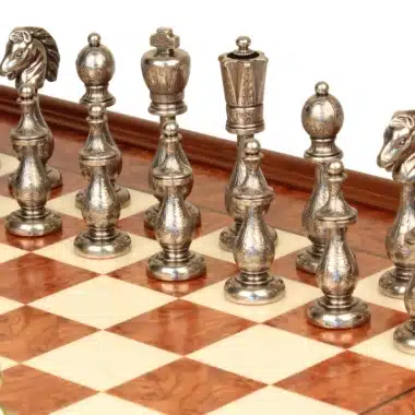 Jeu d'Échecs Arabesque - Échiquier en bois de Bruyère et Bois d'Orme avec tiroir & Pièces en métal