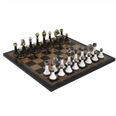 Set di Scacchi Staunton in Legno Laccato Nero e Bianco e Scacchiera in Similpelle Dorata e Nera