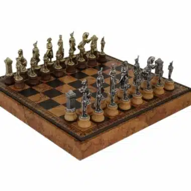 Set di Scacchi Napoleone - Scacchiera, Dama e Backgammon in Similpelle con Vano Portapezzi & Scacchi in Metallo e Legno