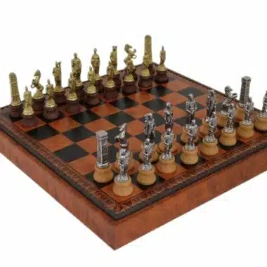 Set di Scacchi Romani vs Barbari - Scacchiera, Dama e Backgammon in Similpelle Marrone/Nero con vano portapezzi & Pezzi degli Scacchi in Metallo e Legno