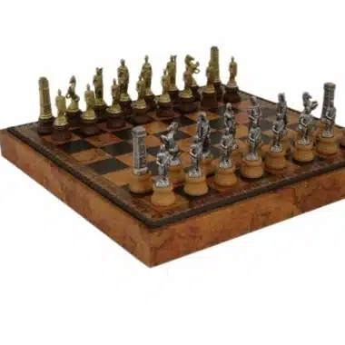 Scacchi Romani vs Barbari - Scacchiera, Dama e Backgammon in Similpelle con vano portapezzi & Scacchi in Metallo e Legno