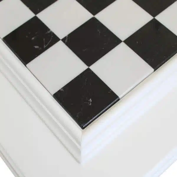 Set di Scacchi Grande in Legno e Metallo Nero e Bianco & Scacchiera in Marmo e Legno Laccato con Vano Portapezzi - immagine 5