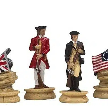 Alternative view of Set di Scacchi Rivoluzione Americana in Peltro e Scacchiera in Similpelle
