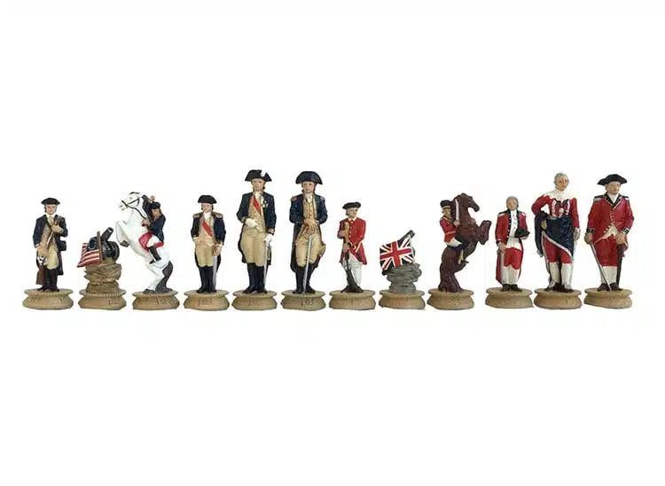 Set di Scacchi Rivoluzione Americana in Peltro e Scacchiera in Similpelle - immagine 6