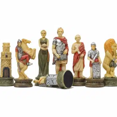 Alternative view of Set di Scacchi Romani vs Gladiatori in Resina con Scacchiera in Similpelle e Vano Portapezzi