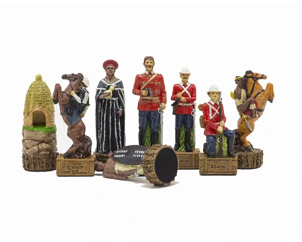 Set di Scacchi Britannici VS Zulu - Scacchiera in Legno & Scacchi in Resina Dipinti a Mano - immagine 3