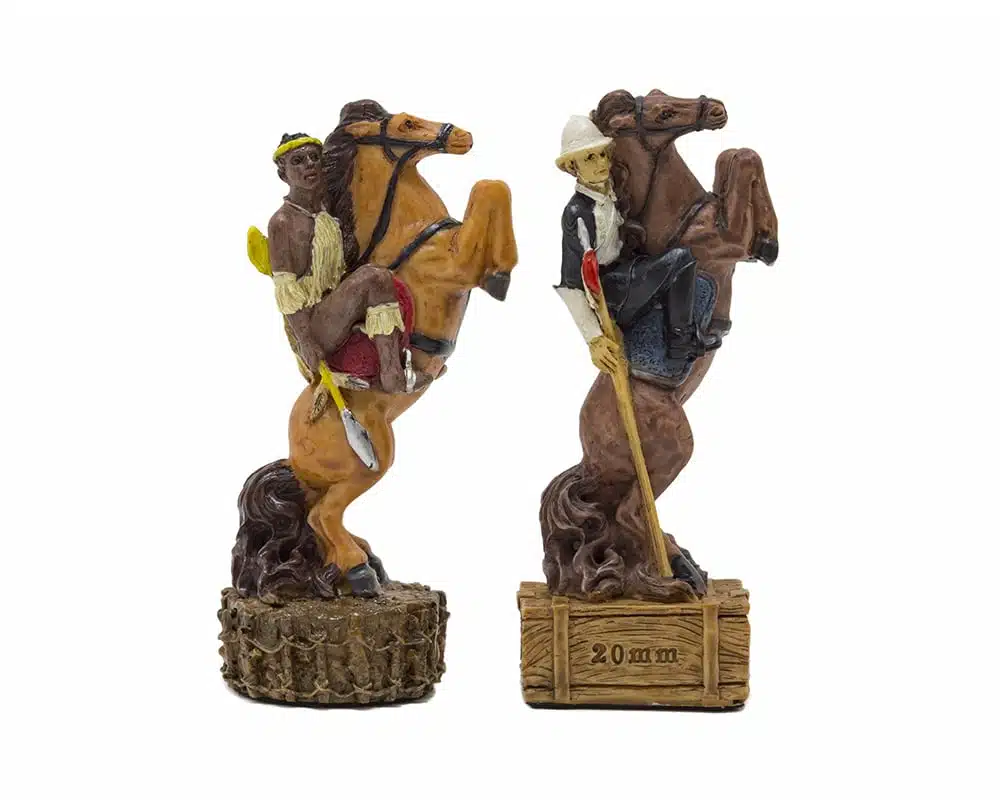 Set di Scacchi Britannici VS Zulu - Scacchiera in Legno & Scacchi in Resina Dipinti a Mano - immagine 6