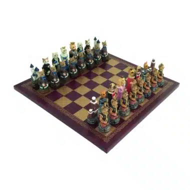 Set di Scacchi Cani e Gatti in Resina con Scacchiera in Similpelle Bordeaux e Oro