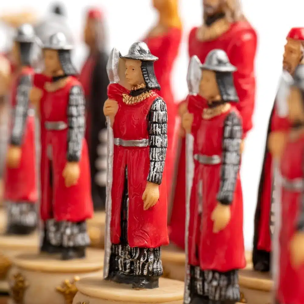 Set di Scacchi Guerra d'Indipendenza Scozzese in Resina con Scacchiera in Similpelle - immagine 6