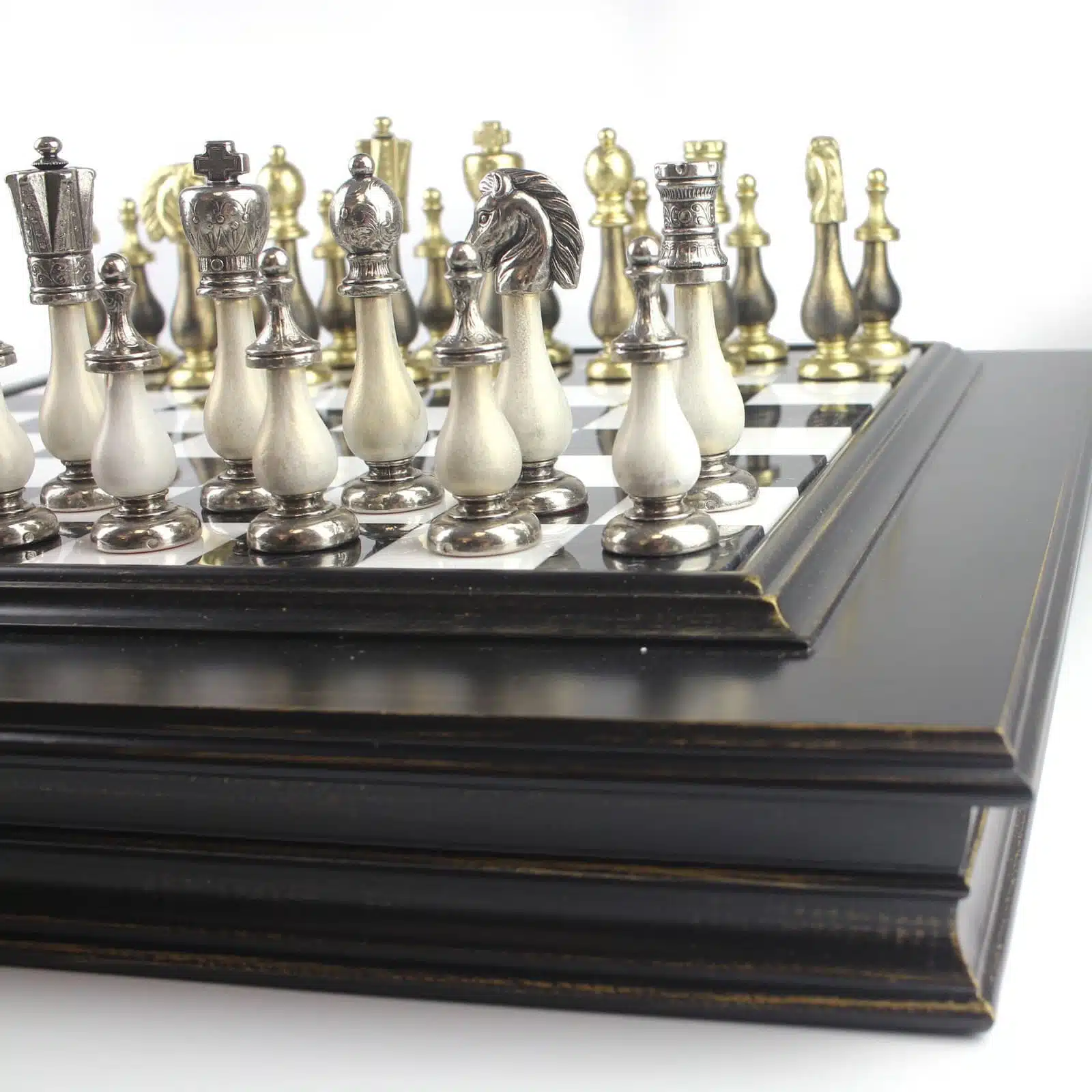 Set di Scacchi Bianco e Nero Staunton - Scacchiera in Marmo e Legno con Vano Portapezzi & Pezzi degli Scacchi in Legno e Metallo - immagine 4
