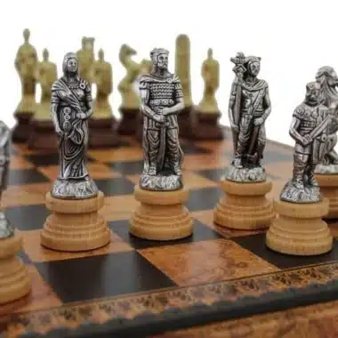 Alternative view of Scacchi Romani vs Barbari - Scacchiera, Dama e Backgammon in Similpelle con vano portapezzi & Scacchi in Metallo e Legno
