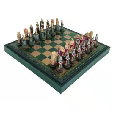 Set di Scacchi Romani vs Gladiatori in Resina con Scacchiera in Similpelle e Vano Portapezzi