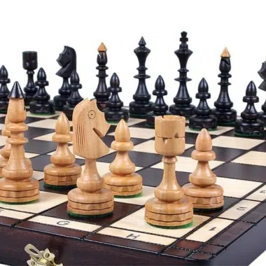 Grande scacchiera pieghevole in legno con set di scacchi e vano portapezzi
