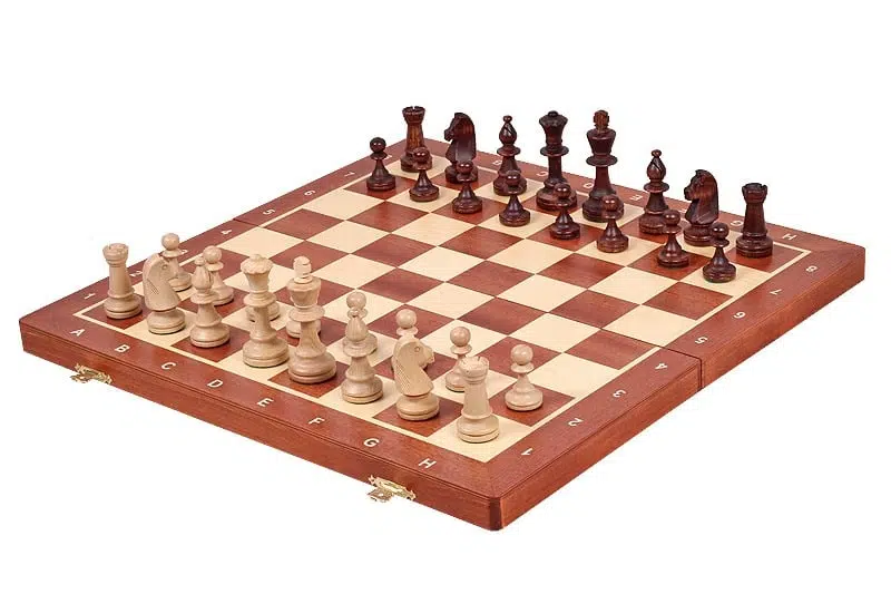 Scacchiera e Set di Scacchi in Legno con Vano Portapezzi