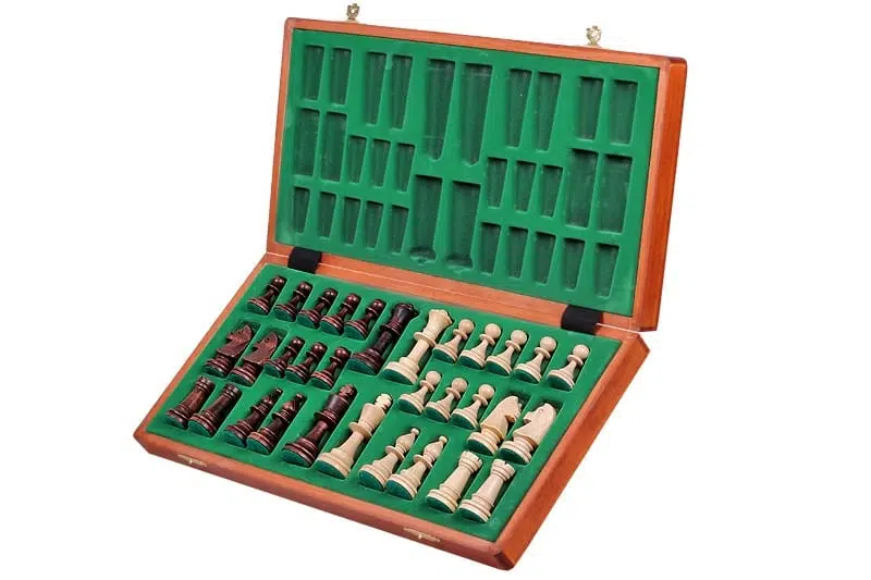 Scacchiera e Set di Scacchi in Legno con Vano Portapezzi - immagine 2