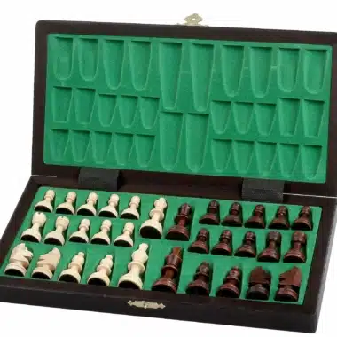 Alternative view of Piccolo set di scacchi magnetico in legno con vano portapezzi