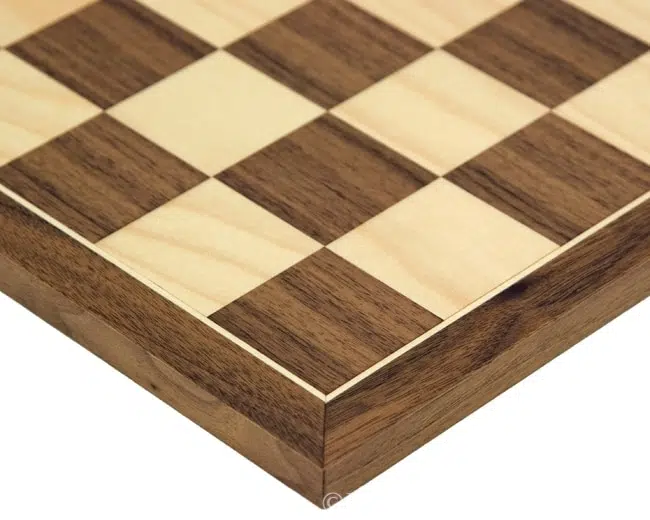 Set di Scacchi in Legno di Rosa Dorato e Scacchiera in Legno di Noce - immagine 7