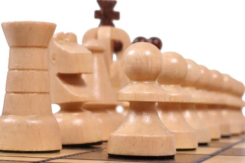 Set di Scacchi e Dama Pieghevole in Legno - immagine 9