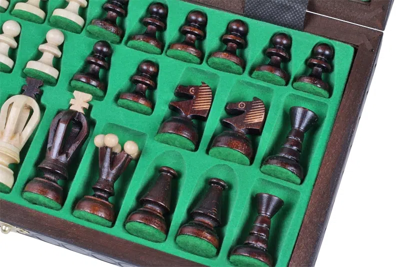 Set di Scacchi e Scacchiera in Legno Pieghevole con Vano Portapezzi - immagine 6