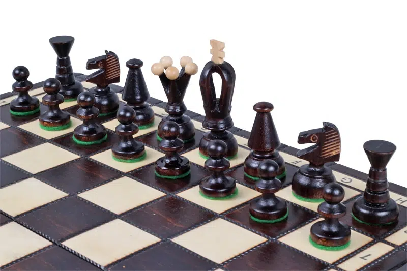 Set di Scacchi e Scacchiera in Legno Pieghevole con Vano Portapezzi - immagine 4