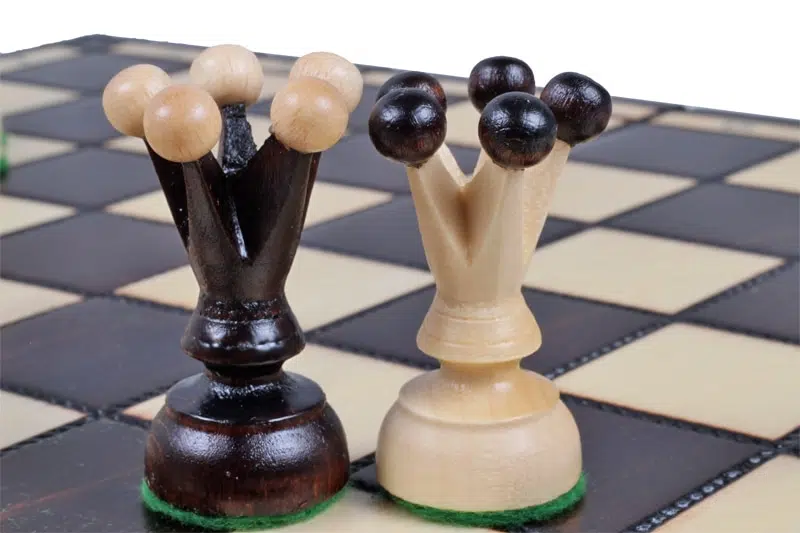 Set di Scacchi e Scacchiera in Legno Pieghevole con Vano Portapezzi - immagine 7