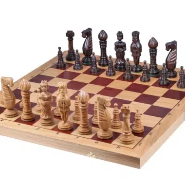 Grandi Statuine di Scacchi Scolpite e Scacchiera Pieghevole in Legno con Vano Portapezzi