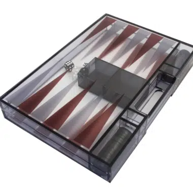 Alternative view of Backgammon moderno in plexiglass grigio con pedine della dama, bussolotto per dadi e set di dadi