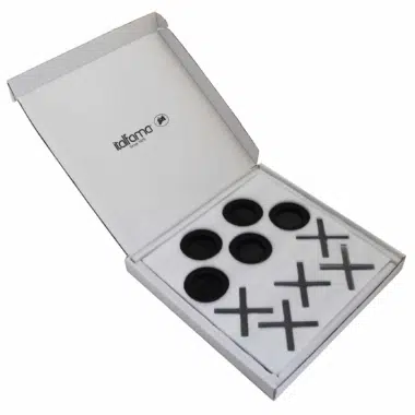 Alternative view of Gioco del Tris Bianco e Nero in Plexiglas con Vano Portapezzi