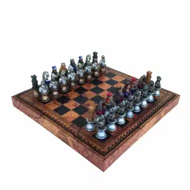 Set Busto Medievale IV Scacchiera con Vano Portapezzi in Similpelle & Scacchi in Resina Dipinti a Mano