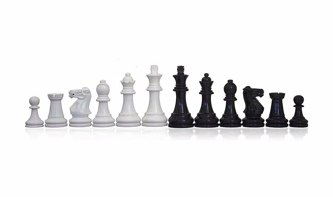 Set di Scacchi Bianco e Nero in Legno con Scacchiera su Piede e Cassetto - immagine 6