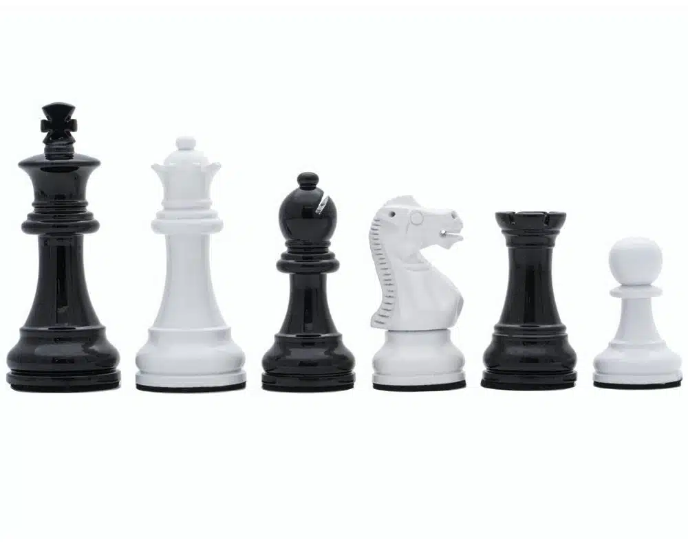 Set di Scacchi Bianco e Nero in Legno con Scacchiera su Piede e Cassetto - immagine 3