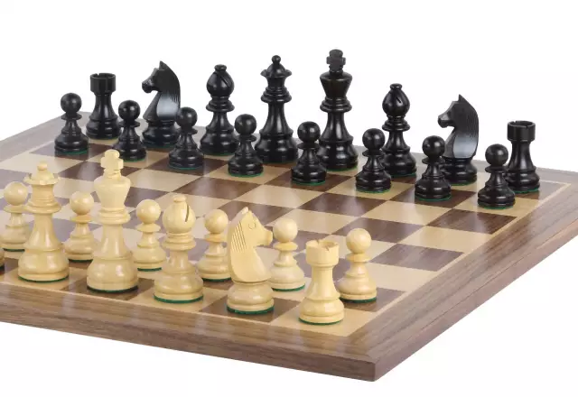 Ensemble Germany Jeu d'Échecs Staunton en Bois d'Ébène et de Buis et Echiquier en Bois de Noyer