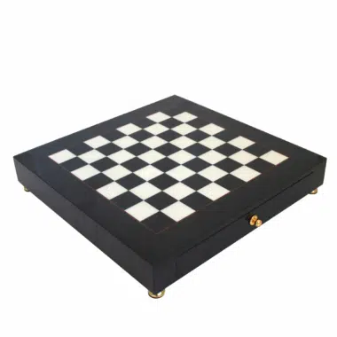 Scacchiera su Piedistallo in Legno Bianco e Nero