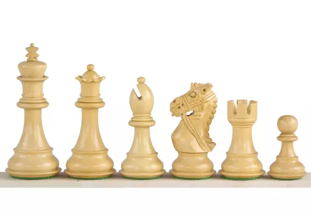 Pièces d'Échecs en Bois de Buis et Ébonisé