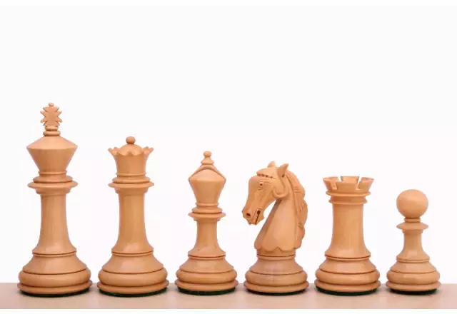 Pièces d'Échecs Colombienne en Bois de Buis et Ébonisé