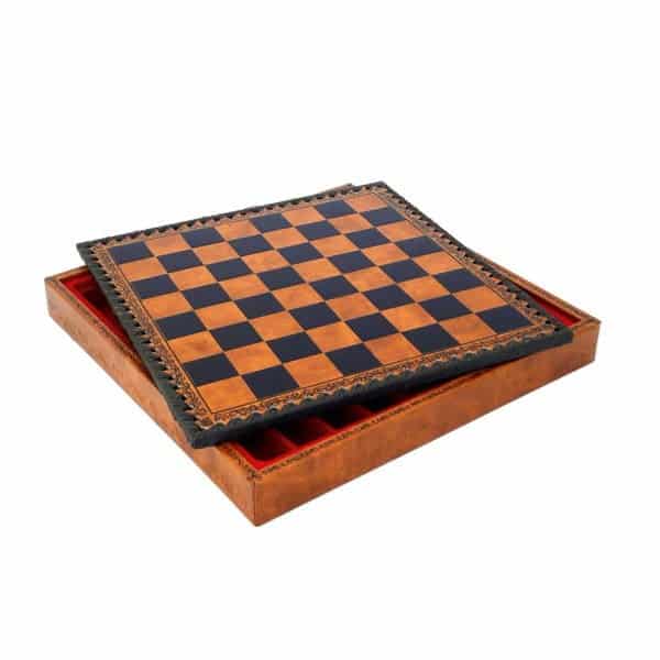 Set di Scacchi a Tema Guerra di Troia - Pezzi Dipinti a Mano e Scacchiera in Similpelle 48x48cm - immagine 13