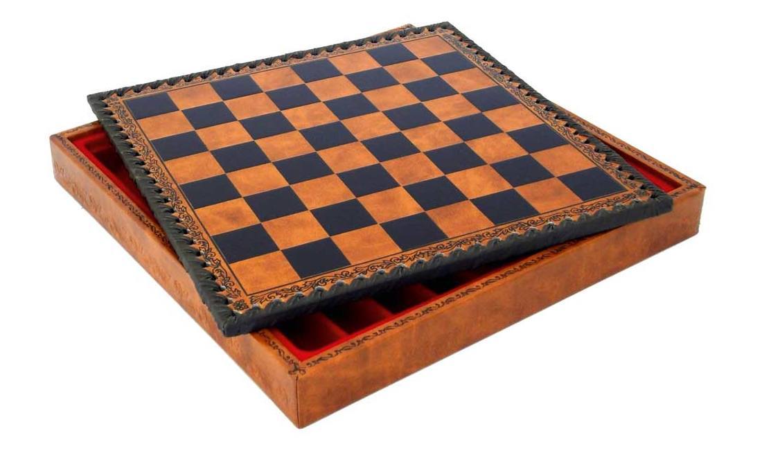 Set di Scacchi a Tema Guerra di Troia - Pezzi Dipinti a Mano e Scacchiera in Similpelle 48x48cm - immagine 14