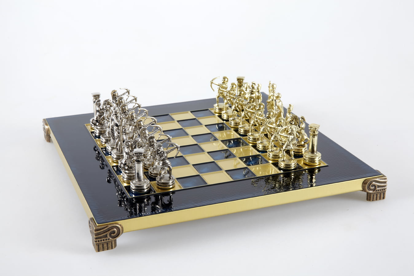 Piccolo Set di Scacchi in Metallo Argento e Oro Archers - Scatola in Legno Laminato con Scacchiera in Metallo - immagine 18