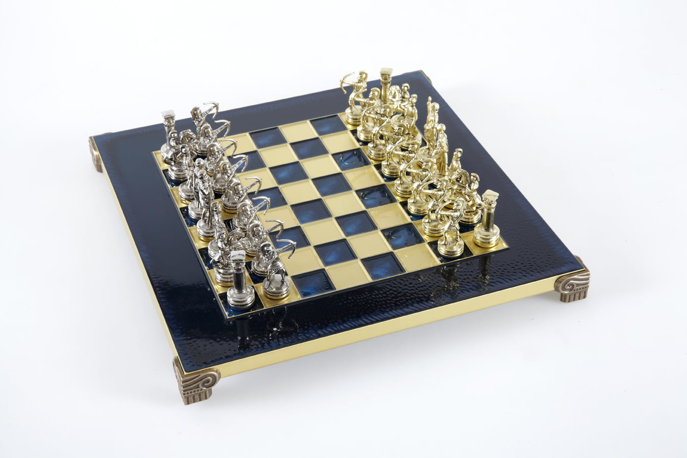 Piccolo Set di Scacchi in Metallo Argento e Oro Archers - Scatola in Legno Laminato con Scacchiera in Metallo - immagine 19