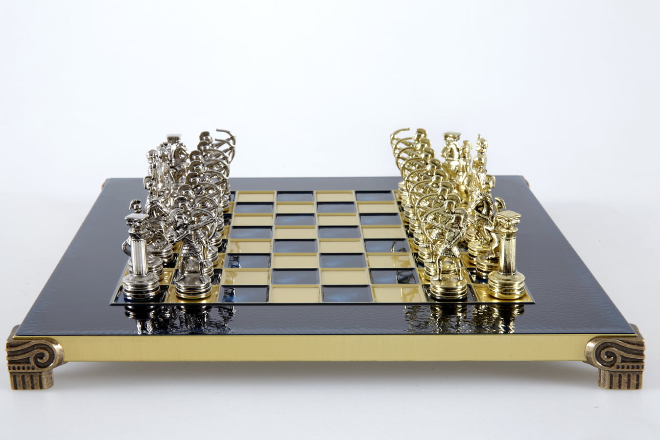 Piccolo Set di Scacchi in Metallo Argento e Oro Archers - Scatola in Legno Laminato con Scacchiera in Metallo - immagine 21