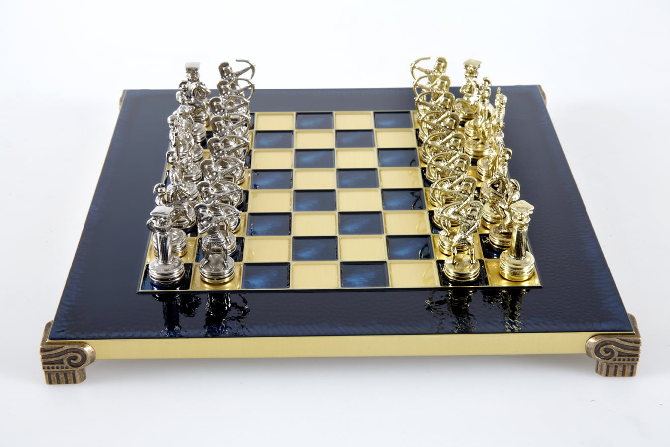 Piccolo Set di Scacchi in Metallo Argento e Oro Archers - Scatola in Legno Laminato con Scacchiera in Metallo - immagine 26