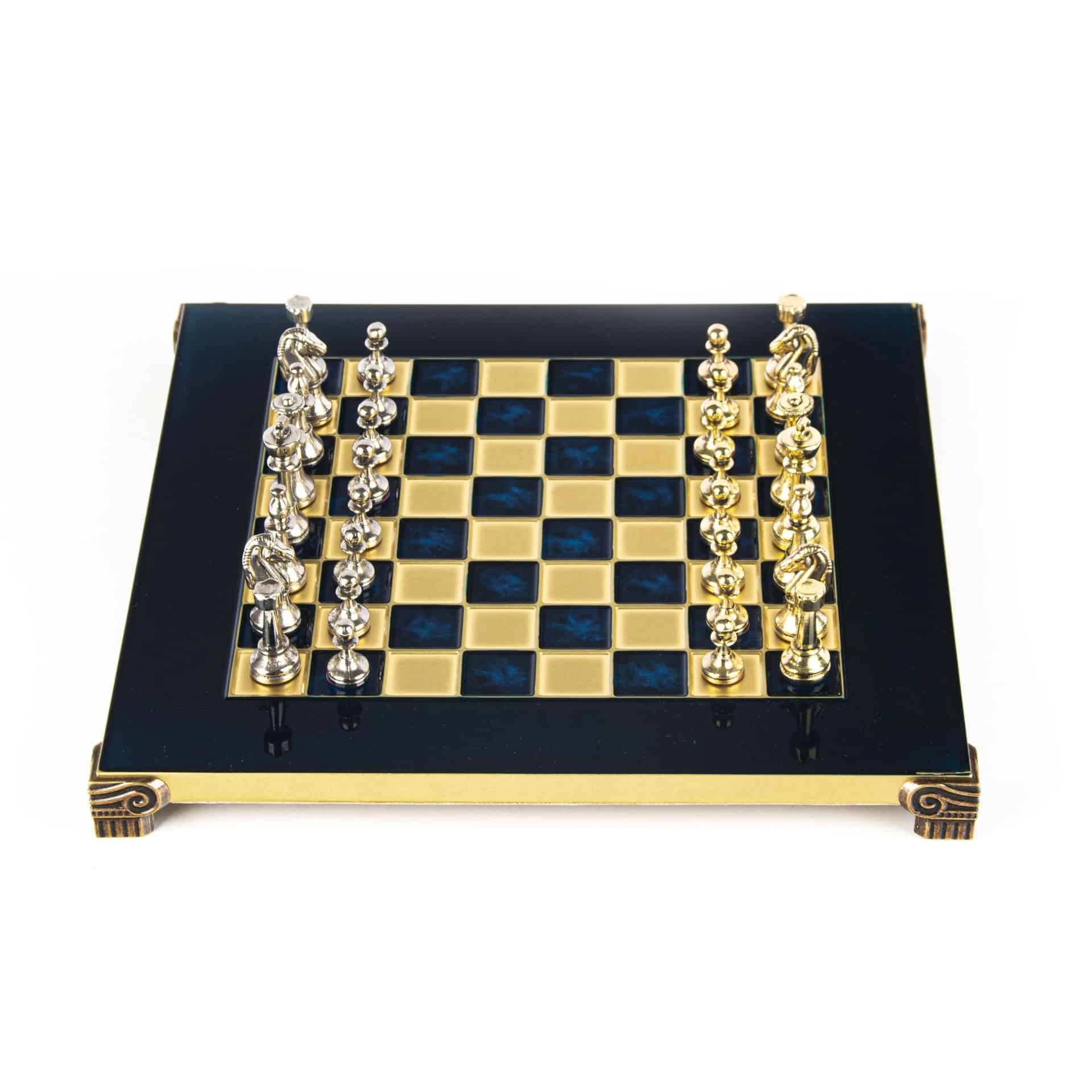 Piccolo Set di Scacchi Staunton in Metallo Argento e Oro con Scacchiera su Piedistallo in Metallo e Scatola Portapezzi - immagine 18