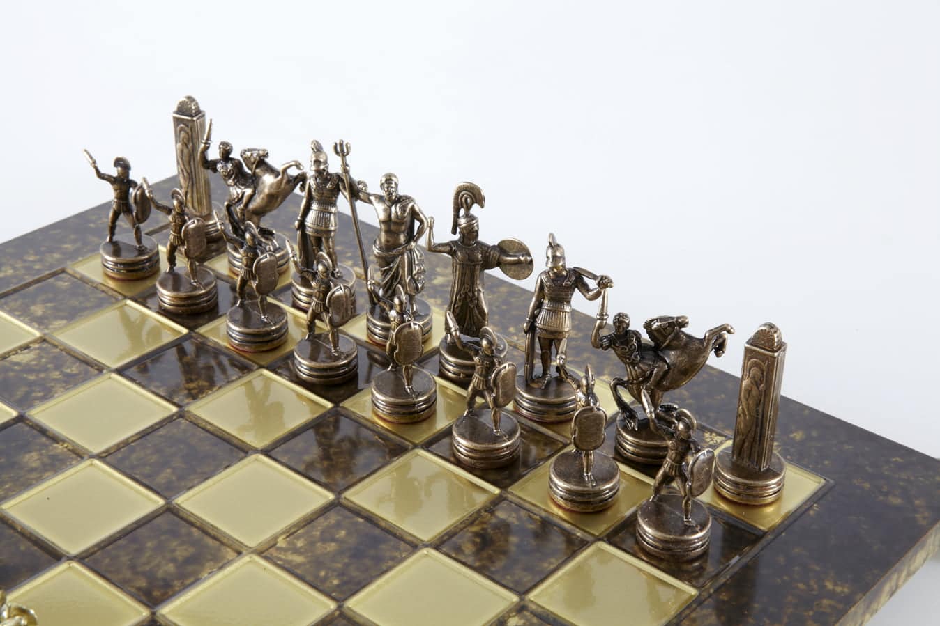 Set di Scacchi Mitologia Greca con Pezzi Oro & Marrone - Scacchiera in Metallo 36 x 36 cm - immagine 3