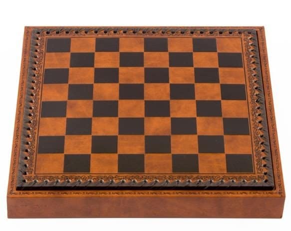 Set di Scacchi a Tema Guerra di Troia - Pezzi Dipinti a Mano e Scacchiera in Similpelle 48x48cm - immagine 7